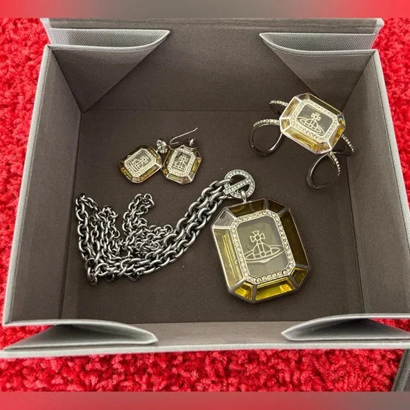 Vivienne Westwood VINTAGE BRAND NEW AW2011 Necklace Olive Green/Silver/Swarovski - Picture 4 of 11